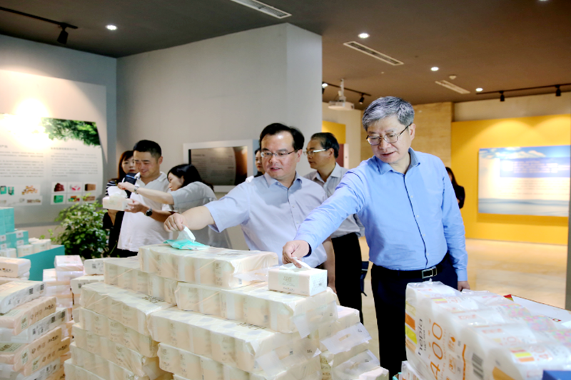 2019年 5月22日，時(shí)任浙江省社會組織綜合黨委專職副書記、省民政廳社會組織管理局局長蔡國華蒞臨景興紙業(yè)調(diào)研企業(yè)發(fā)展情況和黨建工作