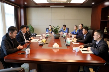 平湖市委常委、副市長(zhǎng)戴振一行蒞臨景興紙業(yè)調(diào)研指導(dǎo)
