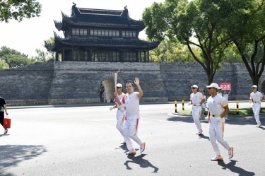 笑臉與熱情刷屏！這名火炬手是景興人！