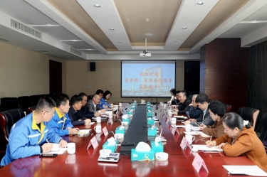 商務(wù)部駐杭特辦特派員劉福學(xué)攜浙江省商務(wù)廳黨組成員、總經(jīng)濟(jì)師朱軍一行蒞臨景興紙業(yè)考察調(diào)研